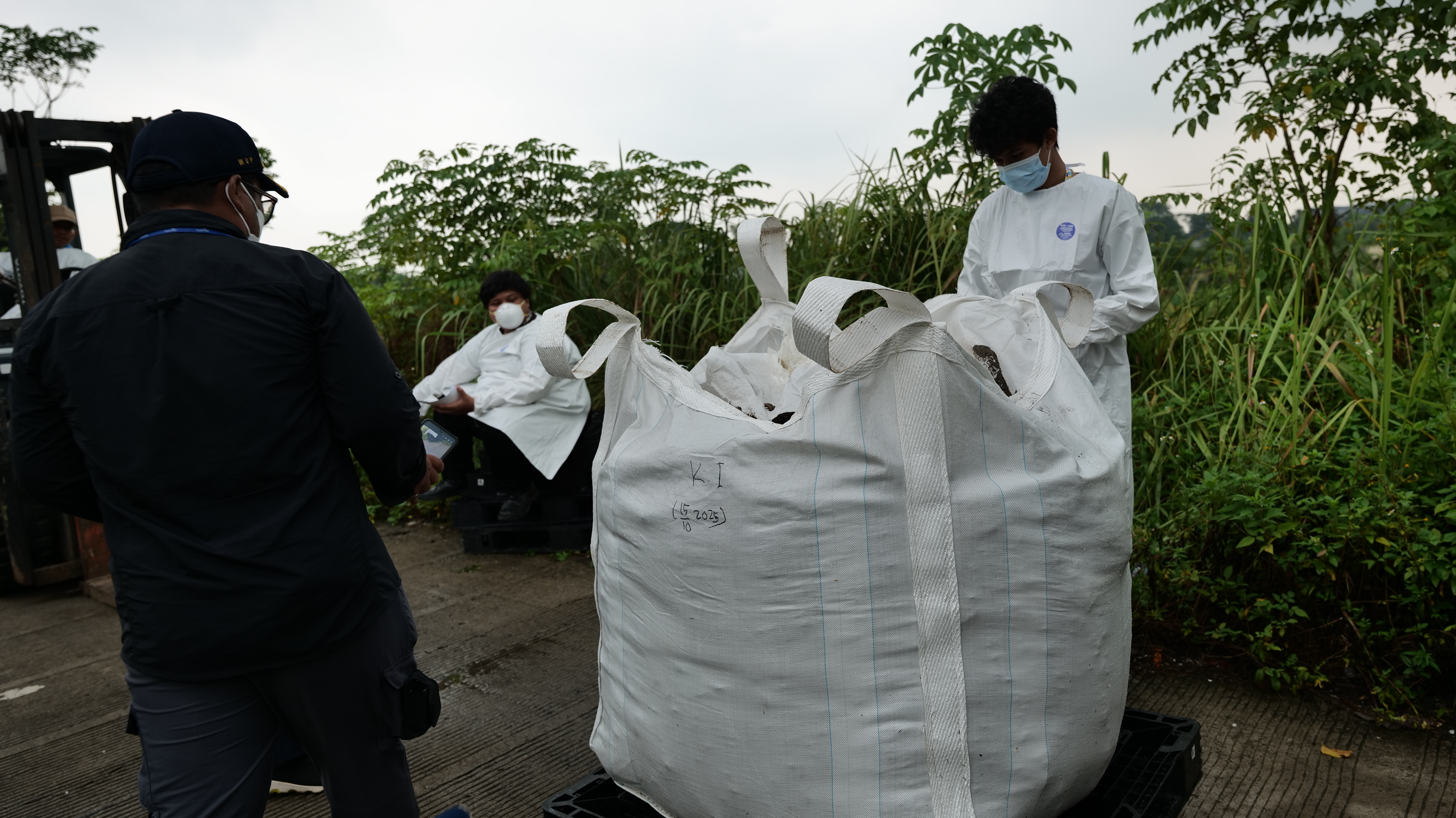 Nuclear Energy Regulatory Agency (BAPETEN) – Supervision of Cs-137 Source Decontamination at Modern Cikande Industrial Estate, Banten – Day 5: Removal of Radiation Contamination Warning Signs