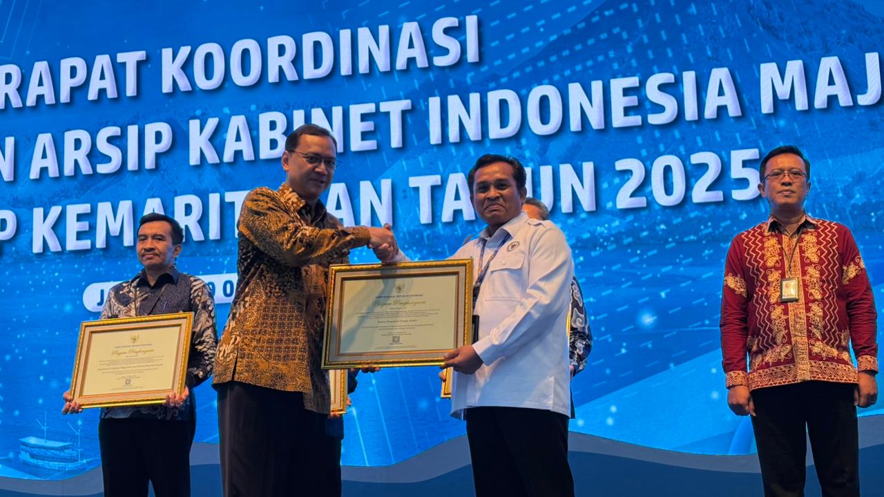 BAPETEN Once Again Receives Award for Submission of Static Archives in the Framework of Safeguarding State Archives