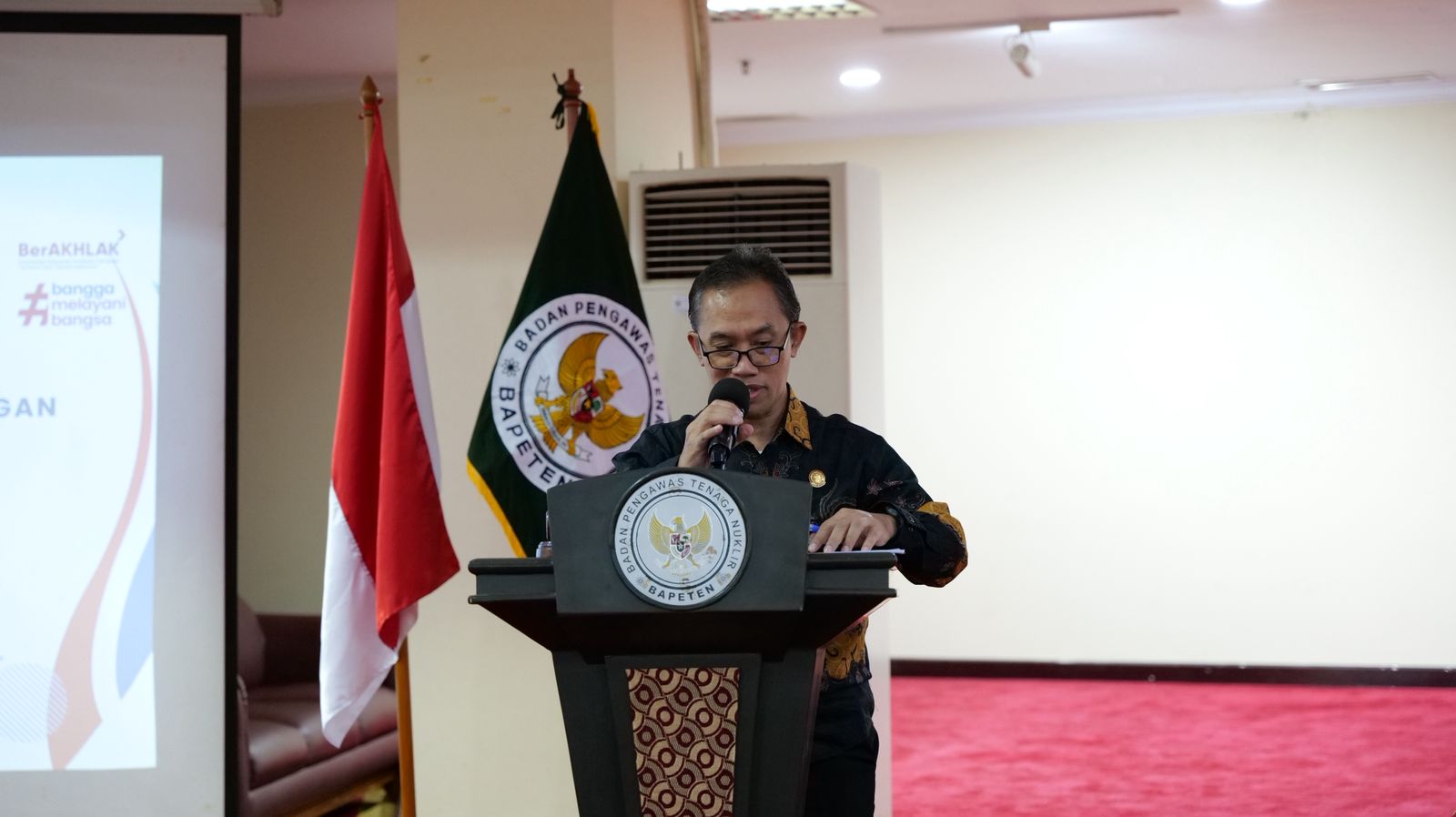 Pemusnahan Arsip Inaktif Keuangan BAPETEN Periode Tahun 2012-2013