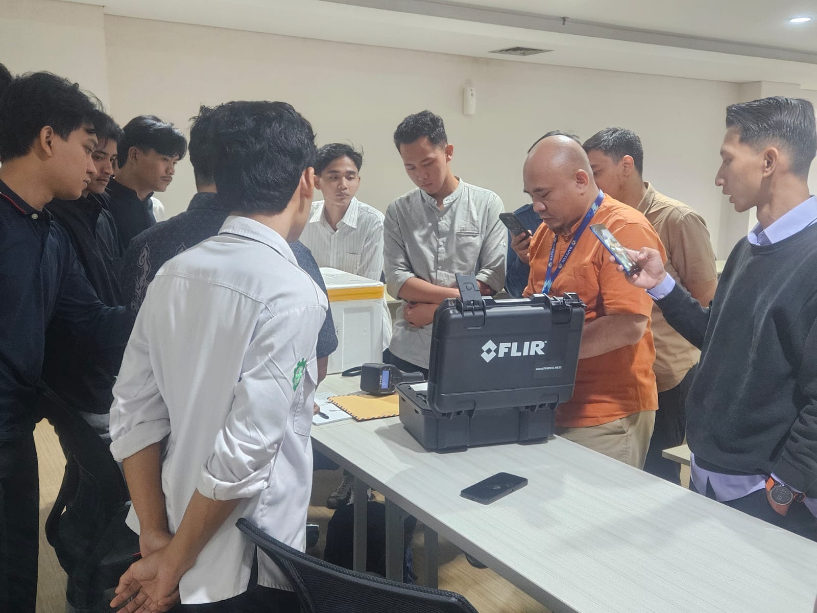 Bimbingan Teknis Dasar Proteksi Radiasi dan Pengenalan Identifinder R-425