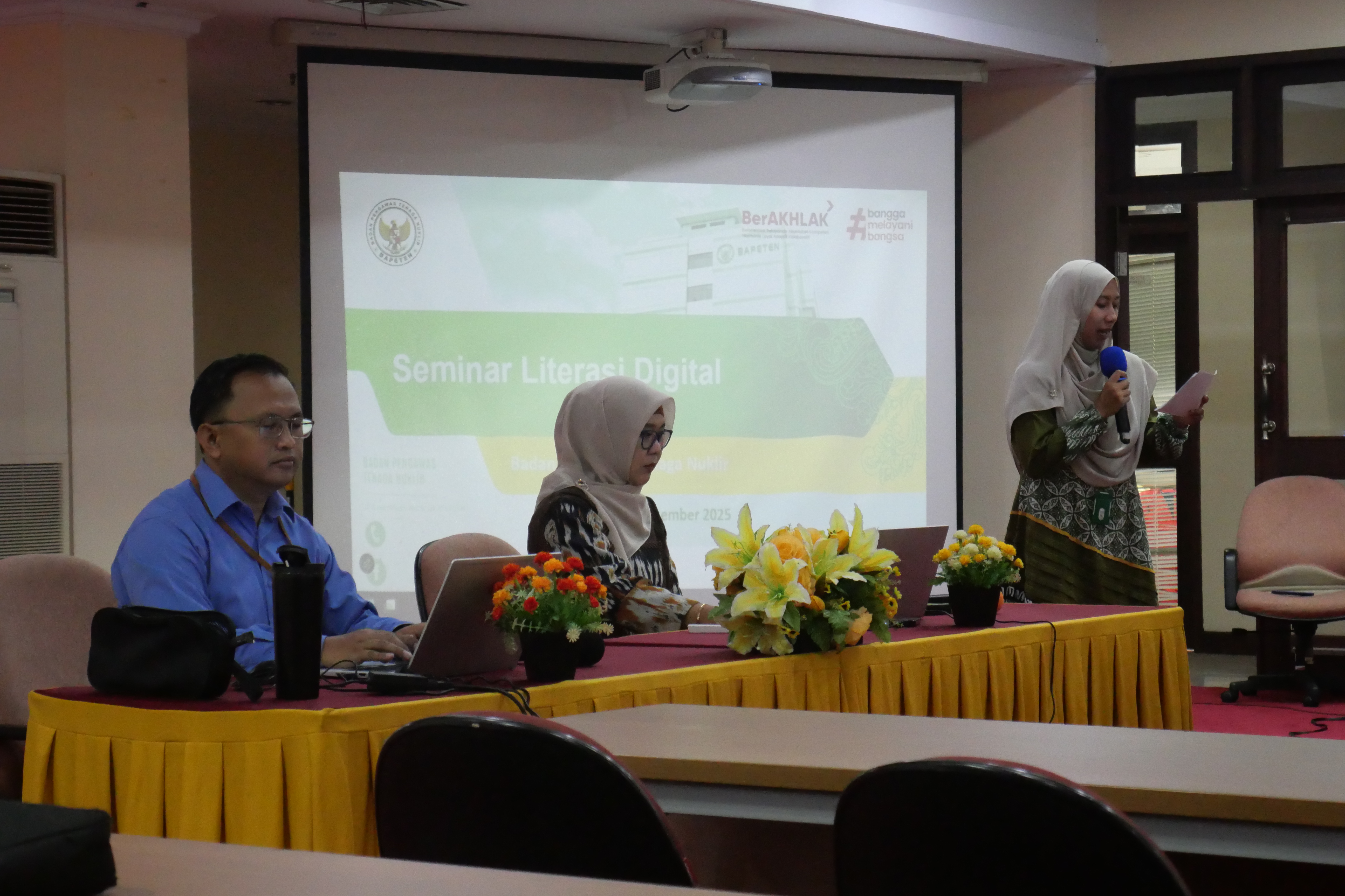 BAPETEN Enhances Employee Capacity through a Digital Literacy Seminar