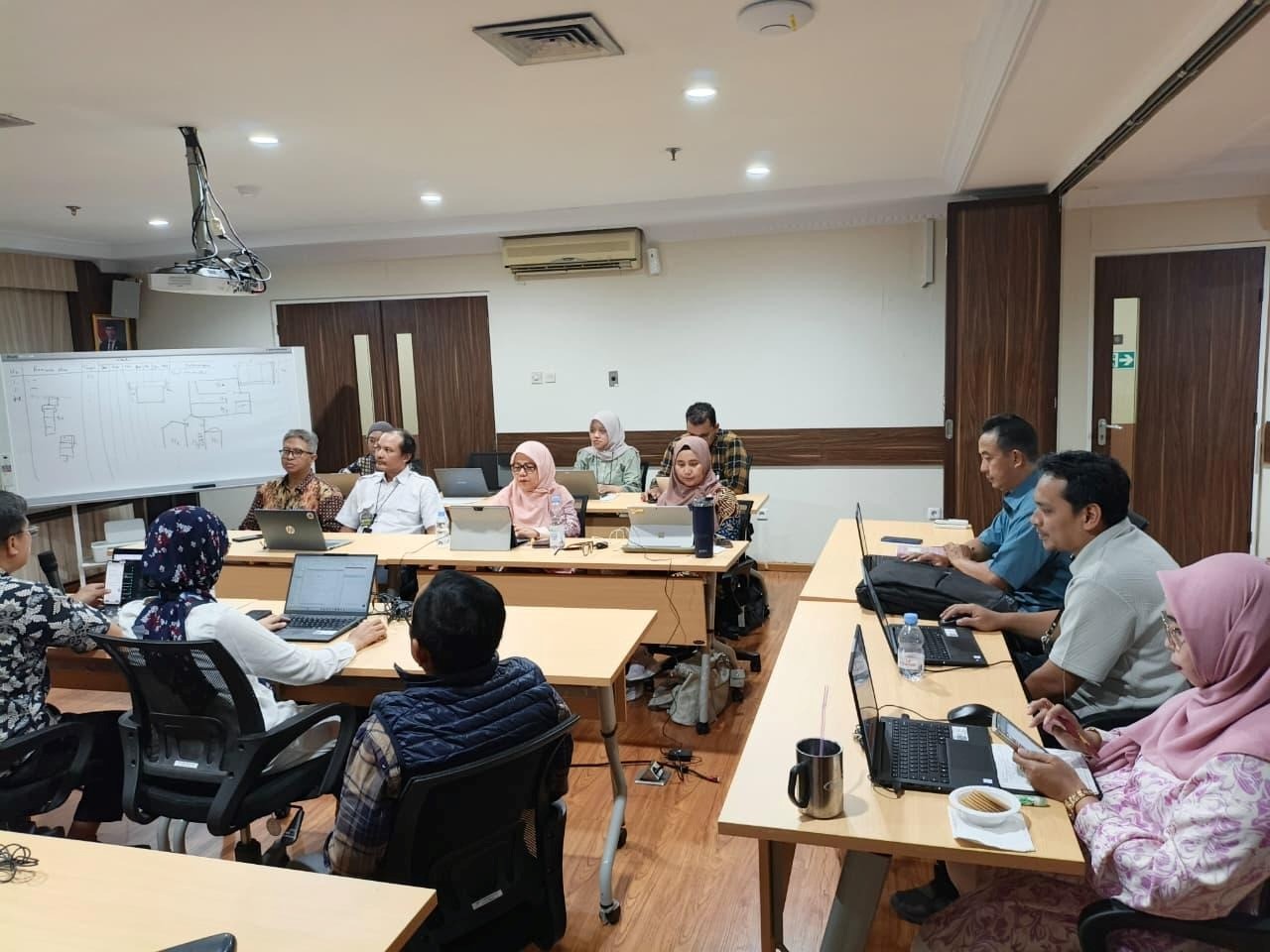 Kunjungan BAPETEN ke Fasilitas Limbah Radioaktif BRIN untuk Penyusunan RPP 